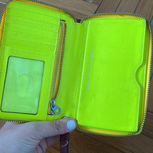 Floral Marc by Marc Jacobs wrist wallet. - Picture 3 of 3